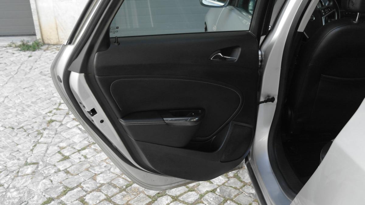 opel-astra-sport-tourer-2011-diesel-1686cc