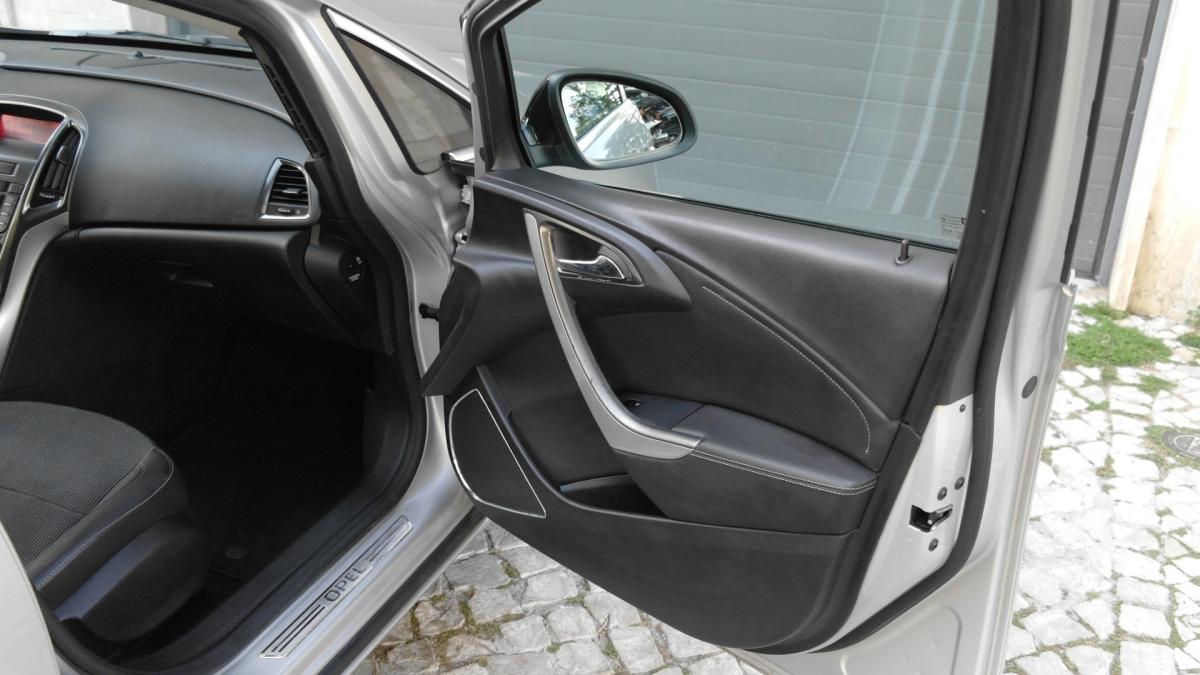 opel-astra-sport-tourer-2011-diesel-1686cc