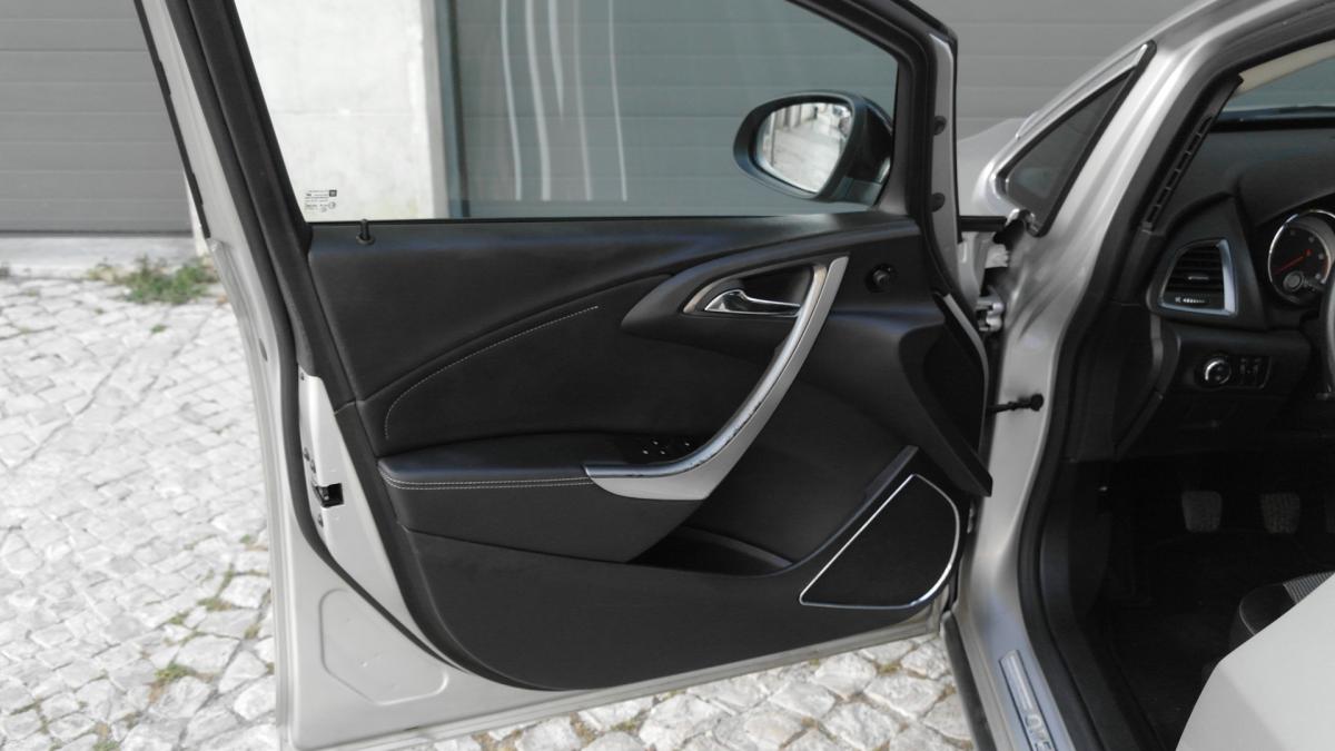 opel-astra-sport-tourer-2011-diesel-1686cc