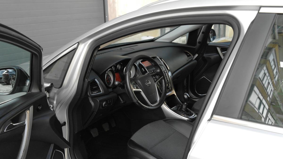 opel-astra-sport-tourer-2011-diesel-1686cc