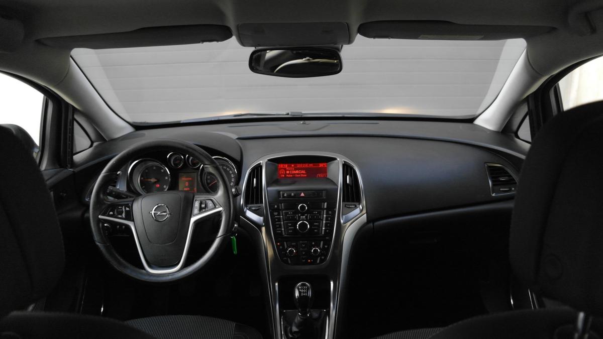 opel-astra-sport-tourer-2011-diesel-1686cc