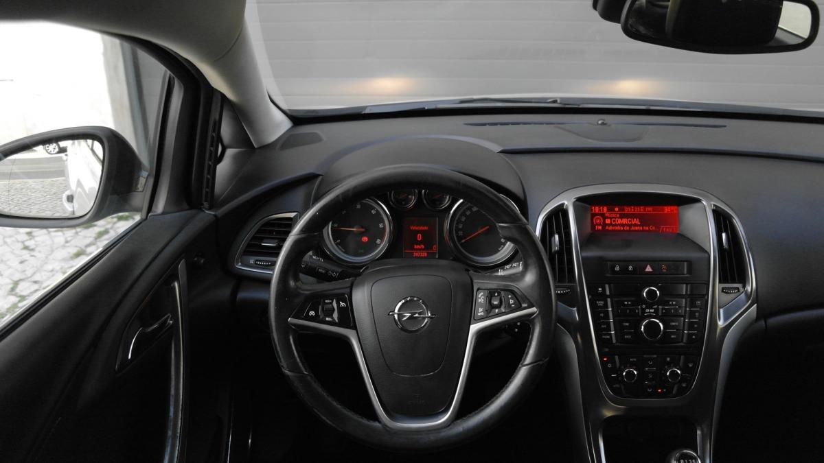 opel-astra-sport-tourer-2011-diesel-1686cc