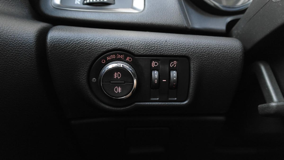 opel-astra-sport-tourer-2011-diesel-1686cc