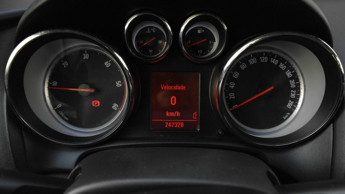 opel-astra-sport-tourer-2011-diesel-1686cc