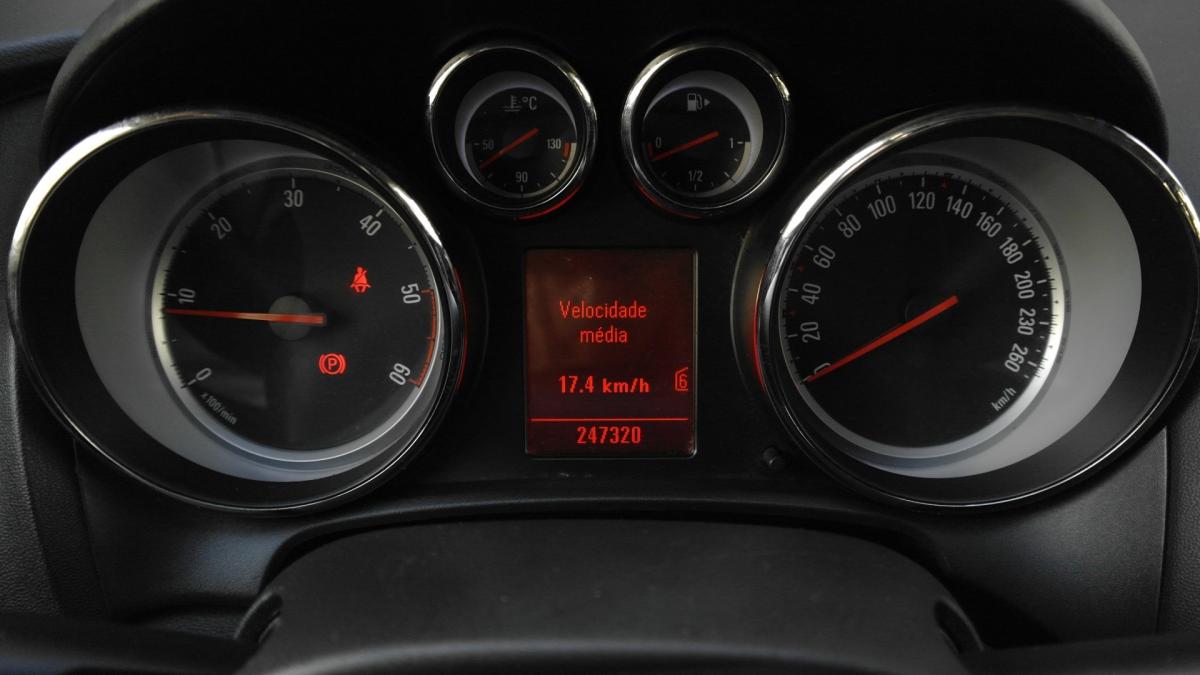 opel-astra-sport-tourer-2011-diesel-1686cc