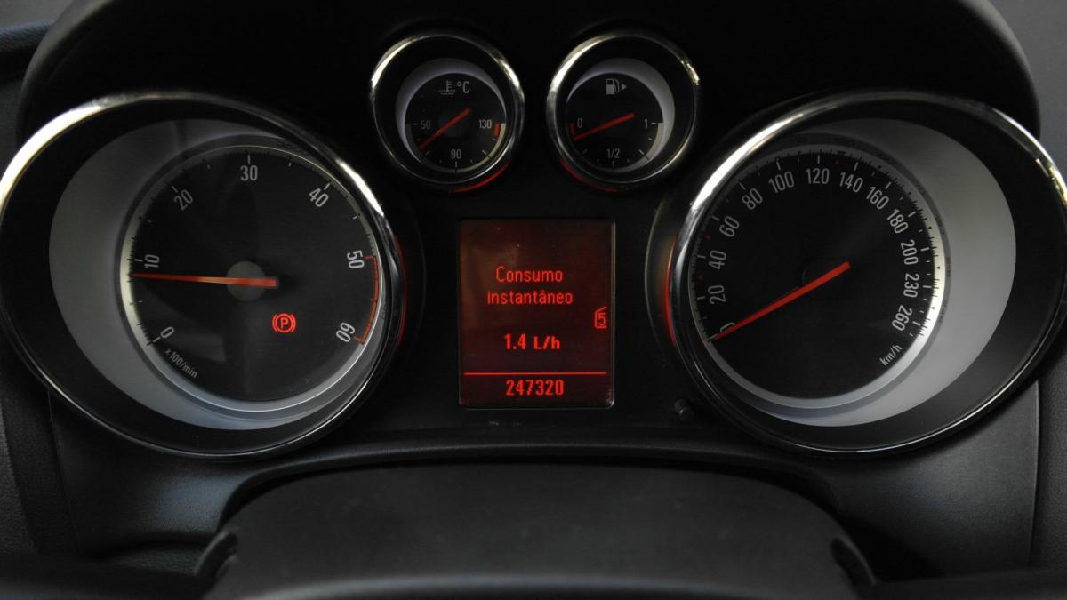 opel-astra-sport-tourer-2011-diesel-1686cc