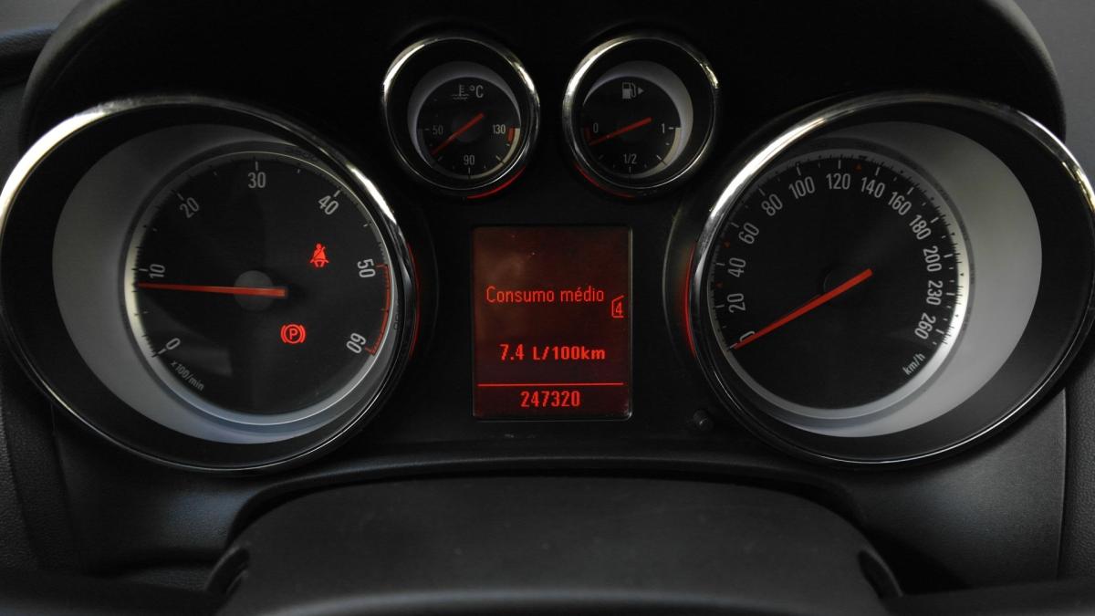 opel-astra-sport-tourer-2011-diesel-1686cc