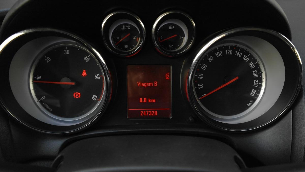 opel-astra-sport-tourer-2011-diesel-1686cc