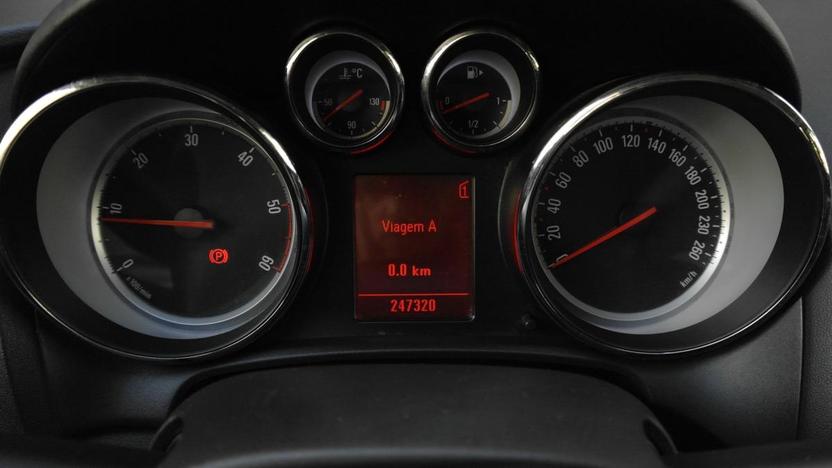 opel-astra-sport-tourer-2011-diesel-1686cc