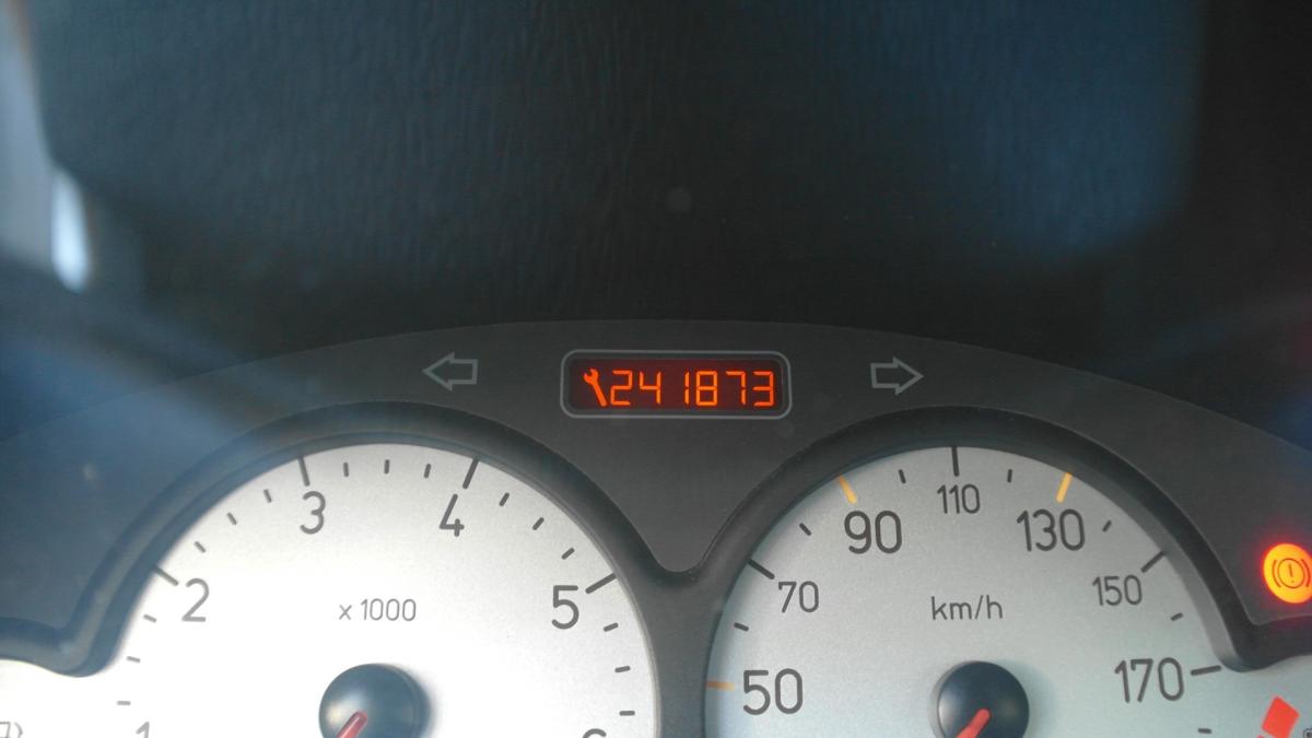 peugeot-206-1-6-2001-gasolina-1587cc