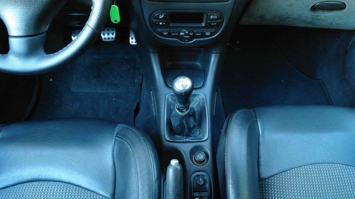 peugeot-206-1-6-2001-gasolina-1587cc