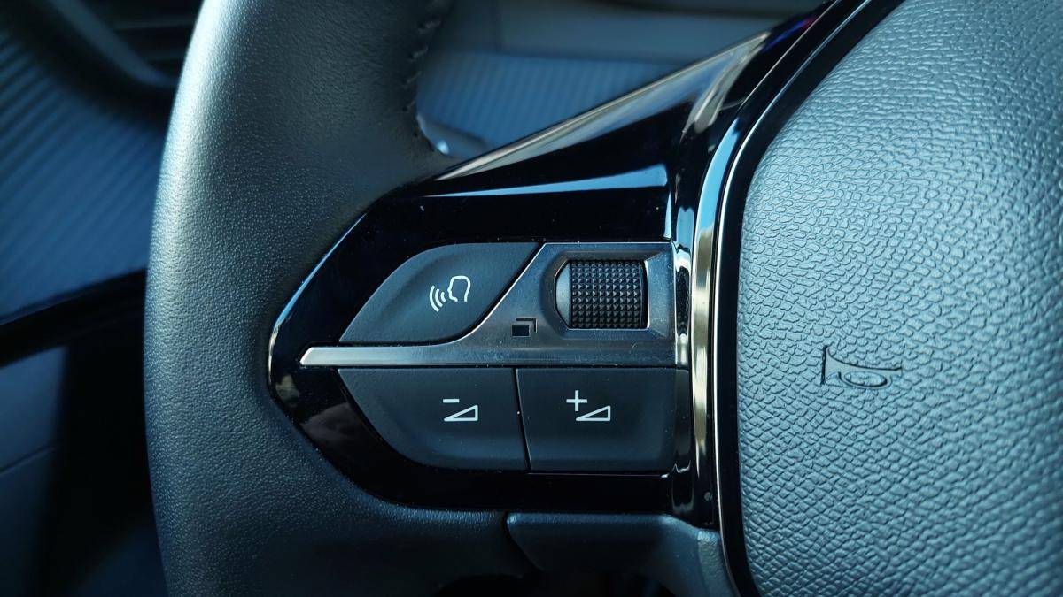 peugeot-e-2008-2025-eletrico-0cc
