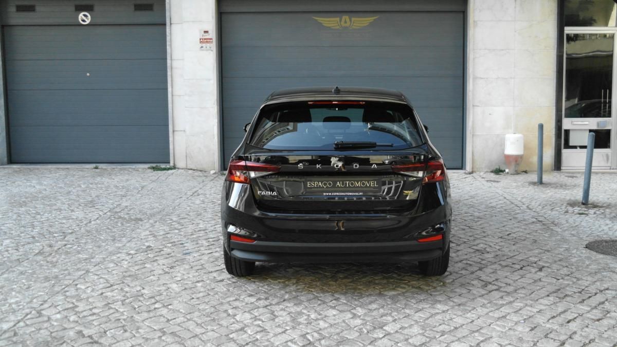 skoda-fabia-2023-gasolina-999cc