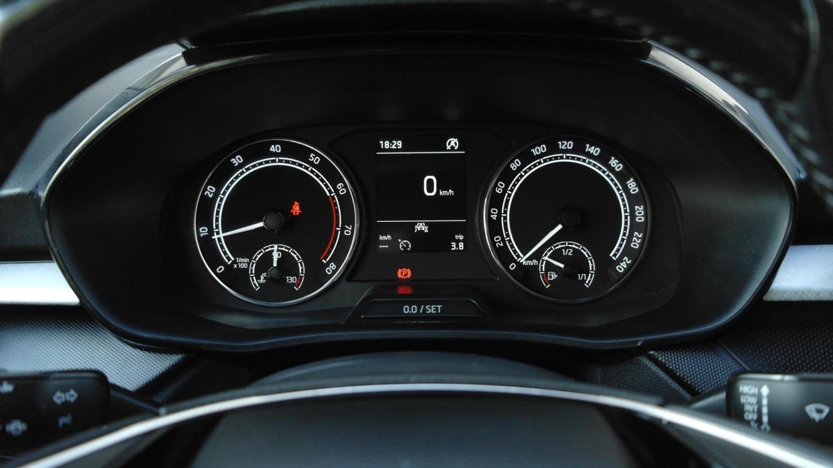 skoda-fabia-2023-gasolina-999cc