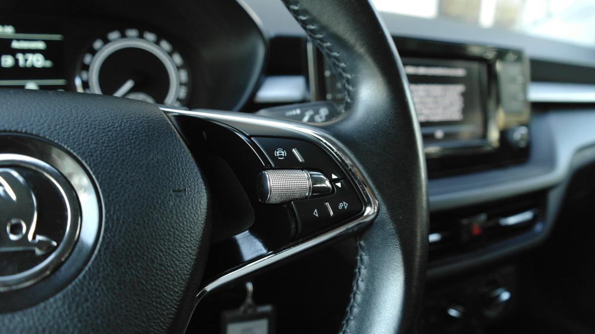skoda-fabia-2023-gasolina-999cc