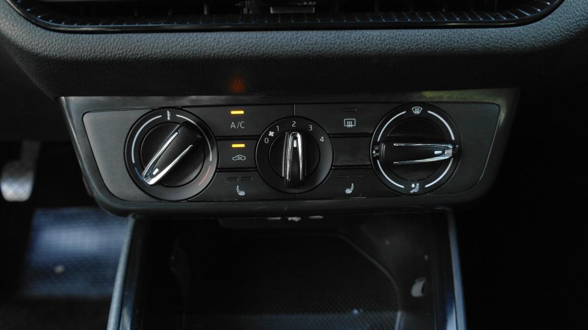 skoda-fabia-2023-gasolina-999cc