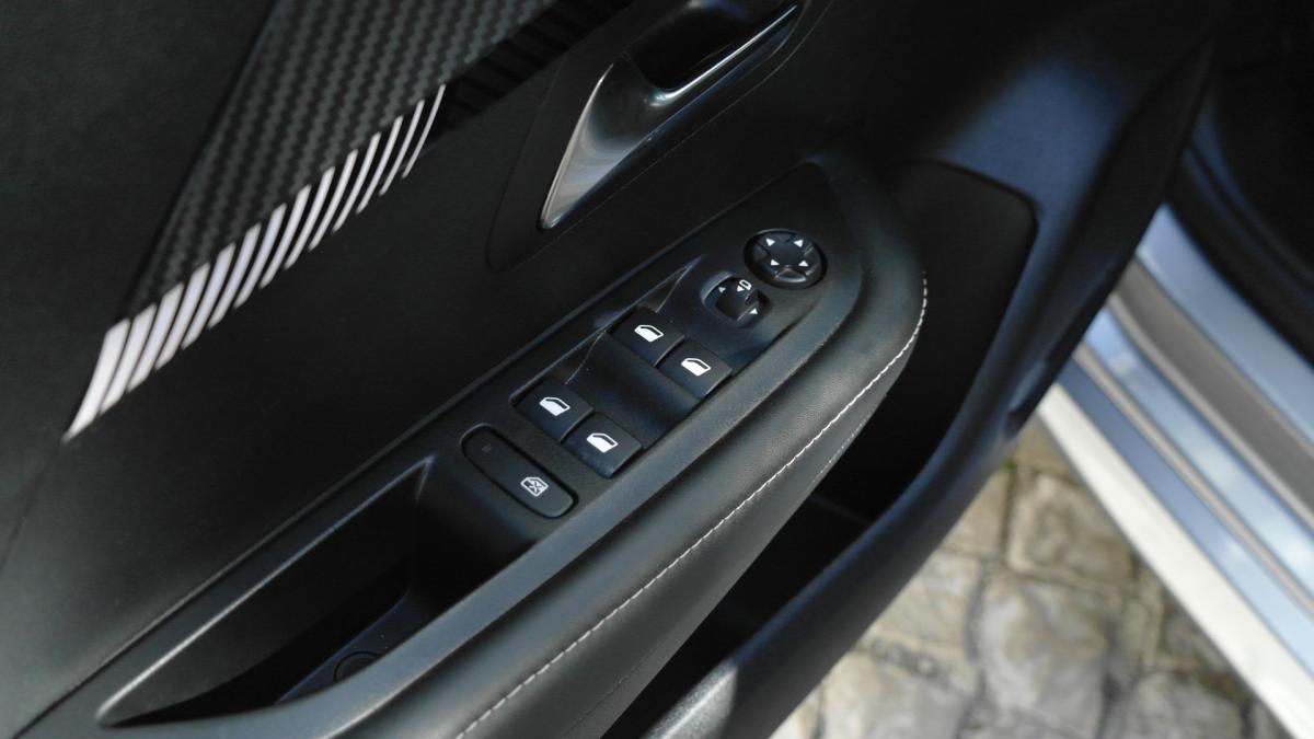 peugeot-208-2025-gasolina-1199cc