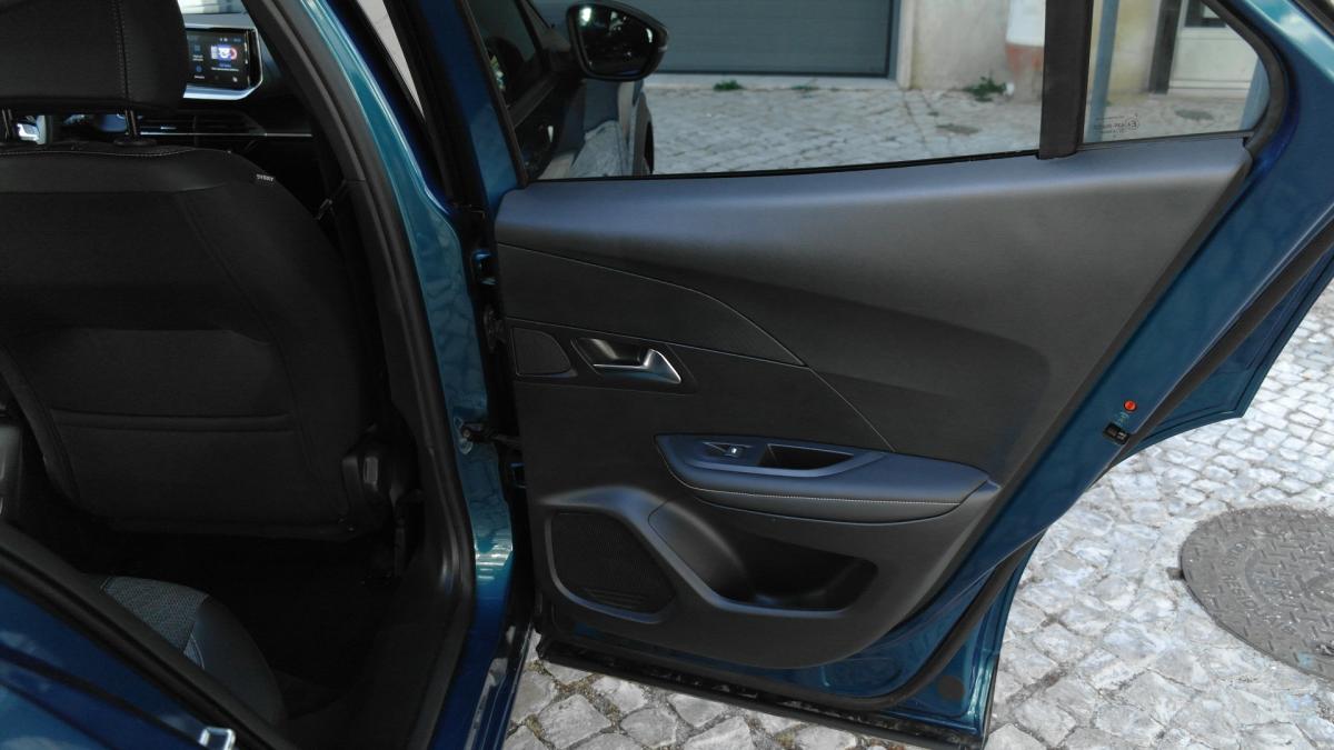 peugeot-e-2008-2025-eletrico-0cc