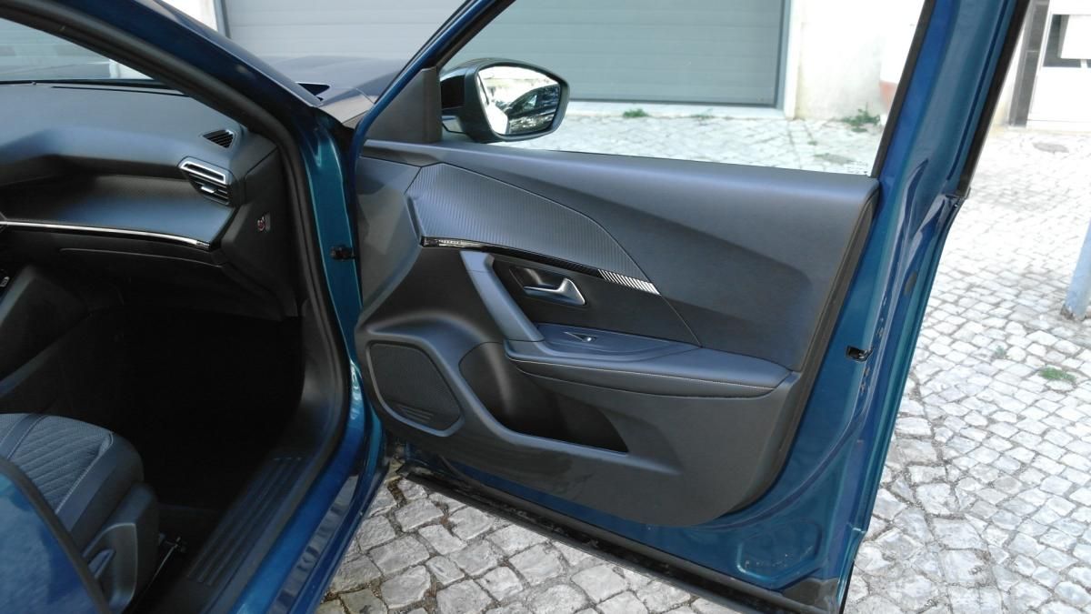 peugeot-e-2008-2025-eletrico-0cc