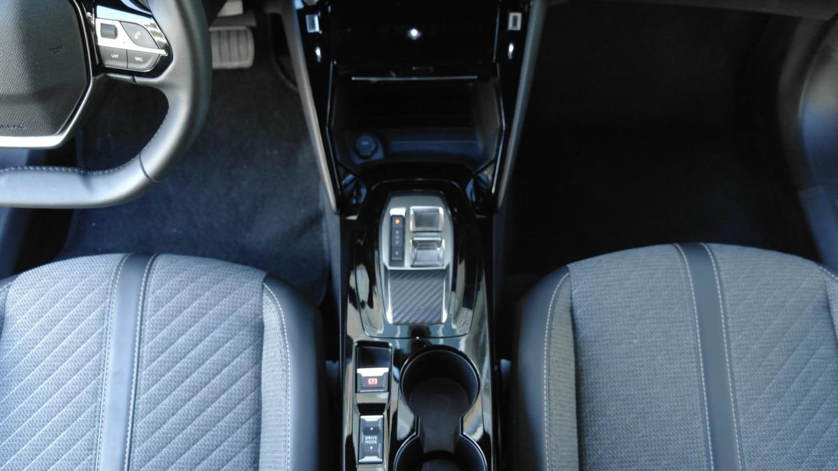 peugeot-e-2008-2025-eletrico-0cc