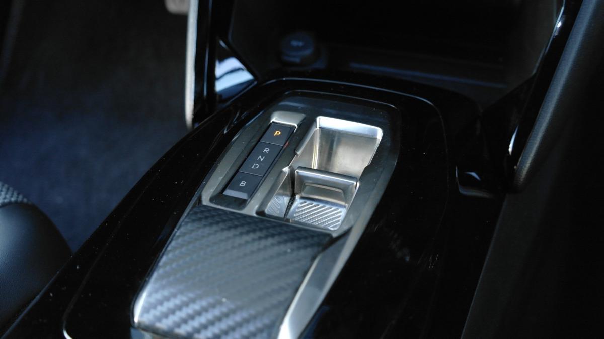 peugeot-e-2008-2025-eletrico-0cc