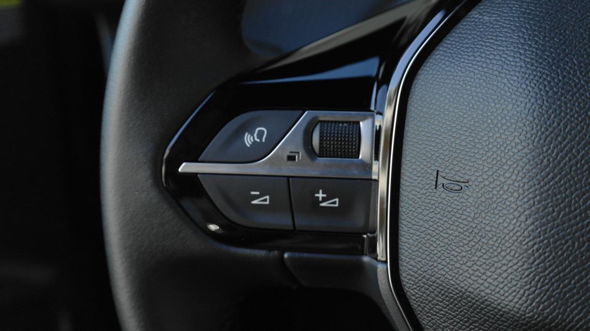 peugeot-e-2008-2025-eletrico-0cc