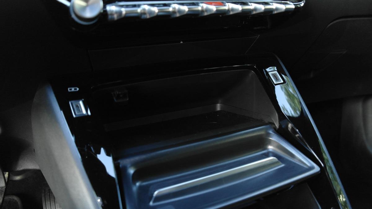 peugeot-e-2008-2025-eletrico-0cc