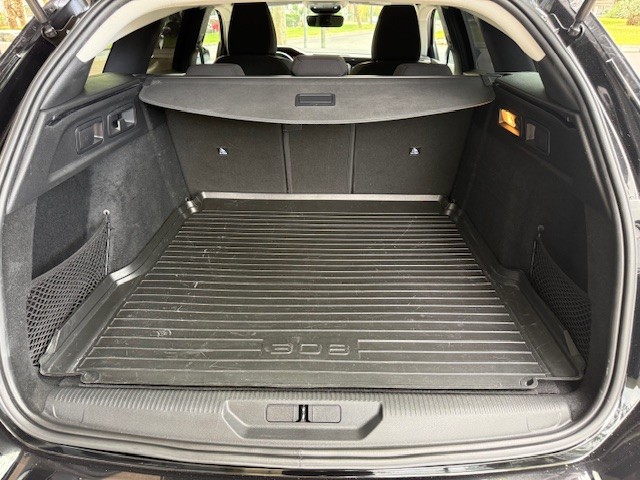 peugeot-308-sw-2023-gasolina-1199cc