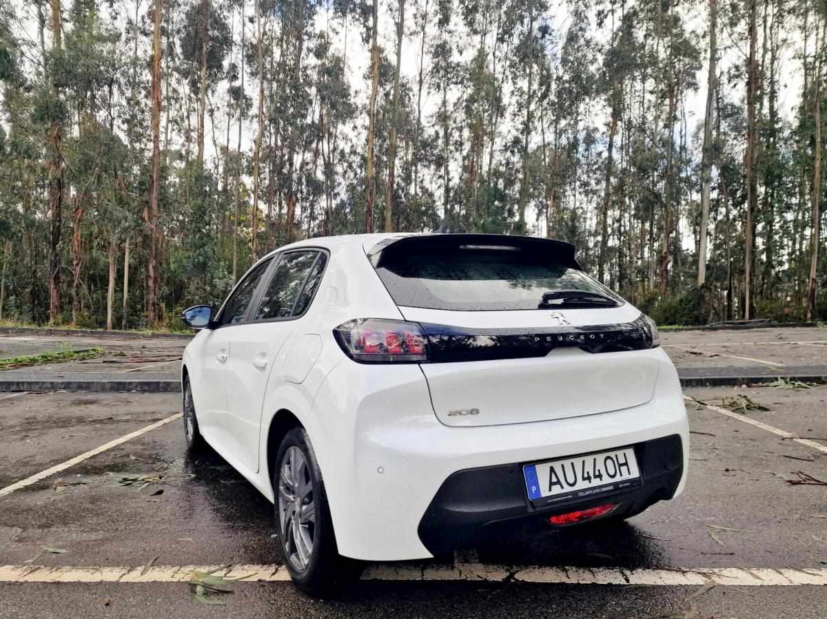 peugeot-208-1-5-102cv-2022-diesel-1499cc