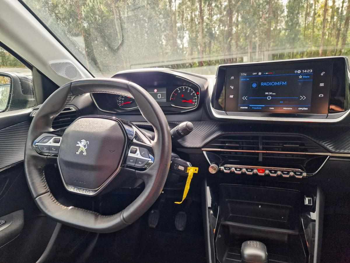 peugeot-208-1-5-102cv-2022-diesel-1499cc