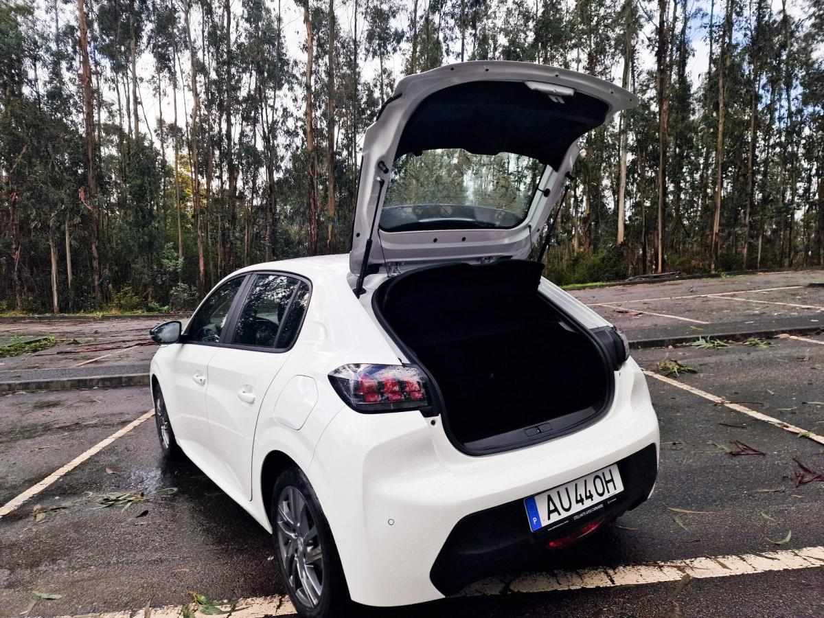 peugeot-208-1-5-102cv-2022-diesel-1499cc