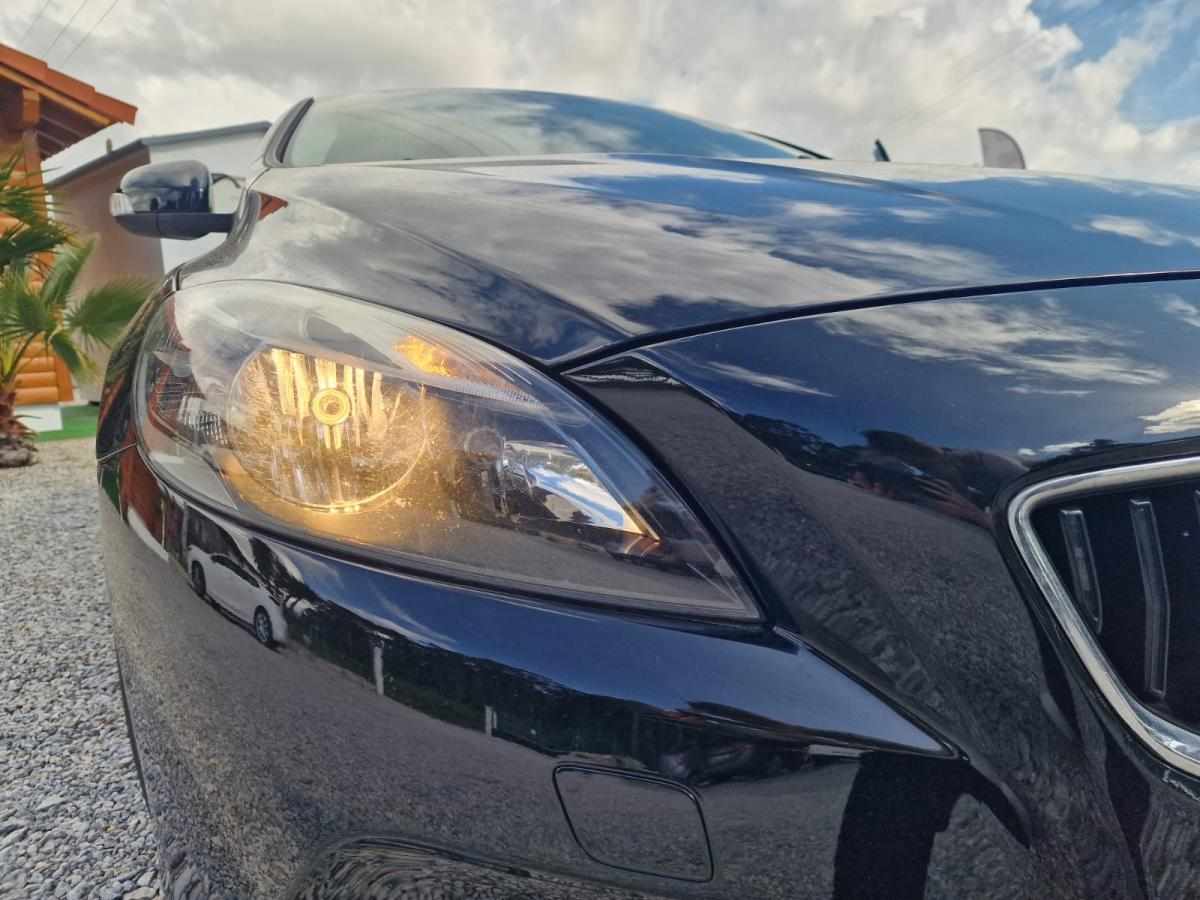 volvo-v40-d2-2018-diesel-1969cc