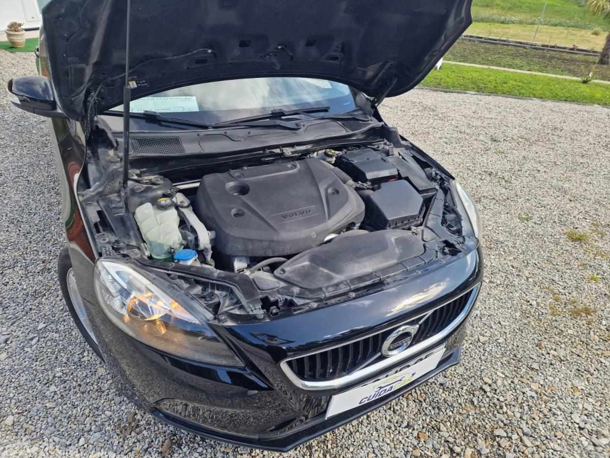 volvo-v40-d2-2018-diesel-1969cc