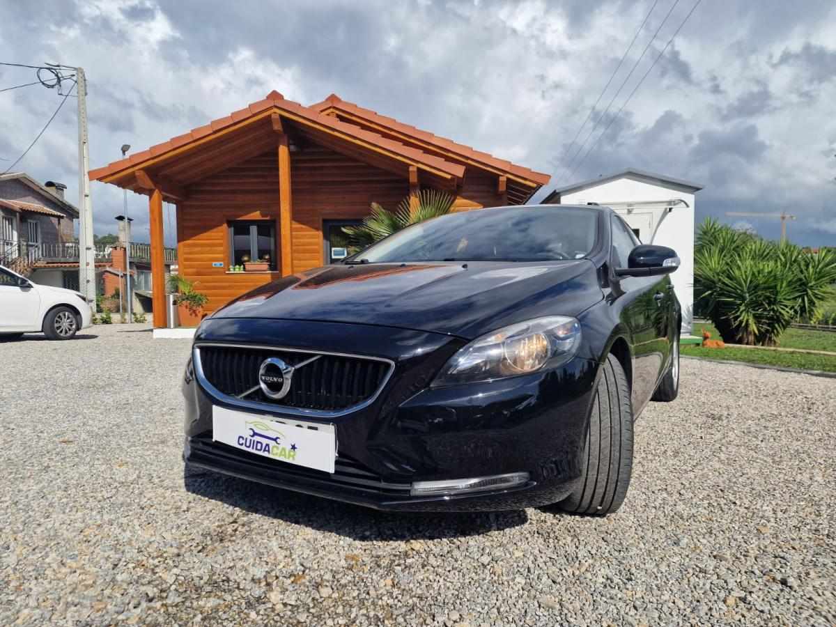 volvo-v40-d2-2018-diesel-1969cc