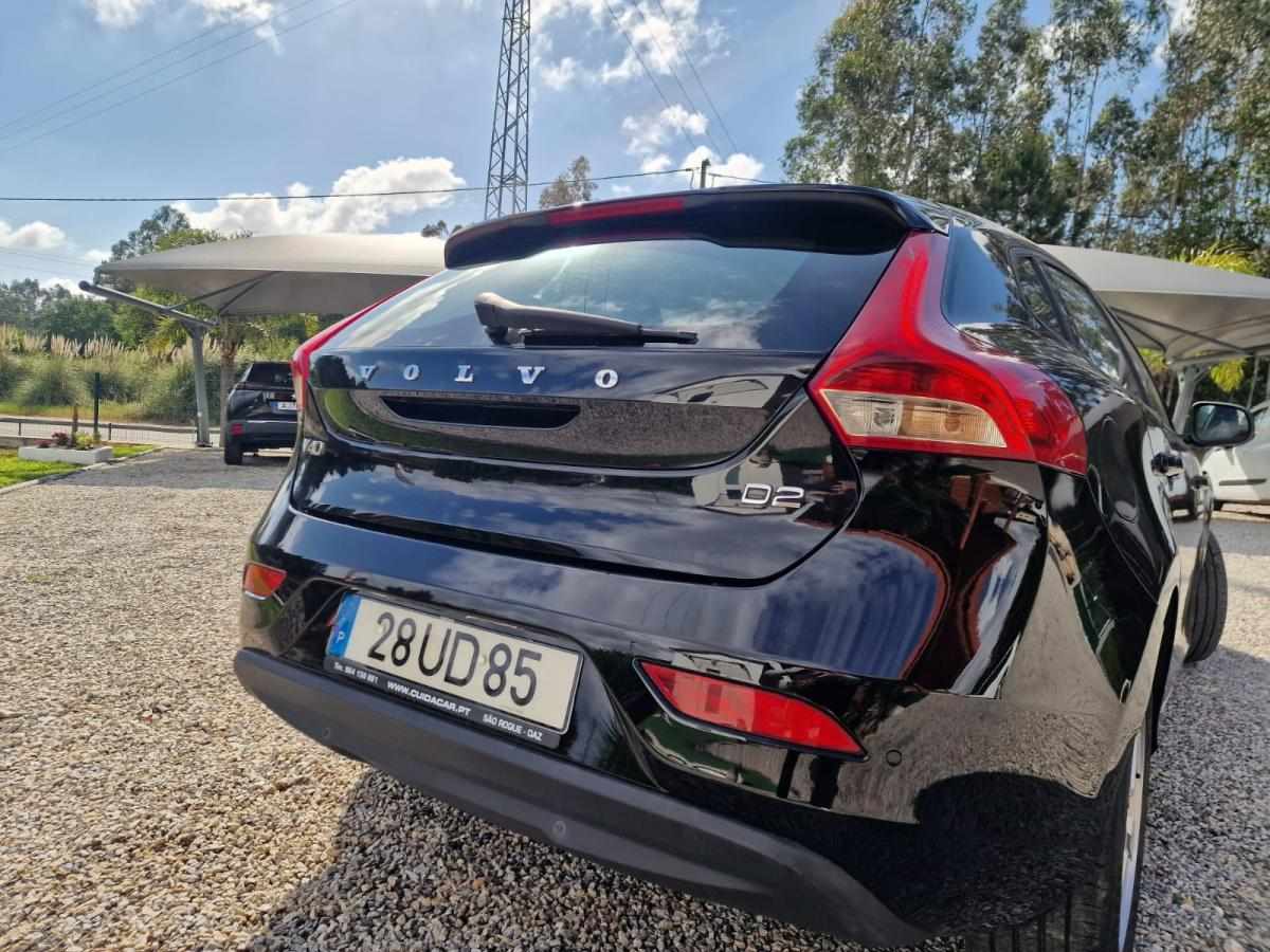 volvo-v40-d2-2018-diesel-1969cc
