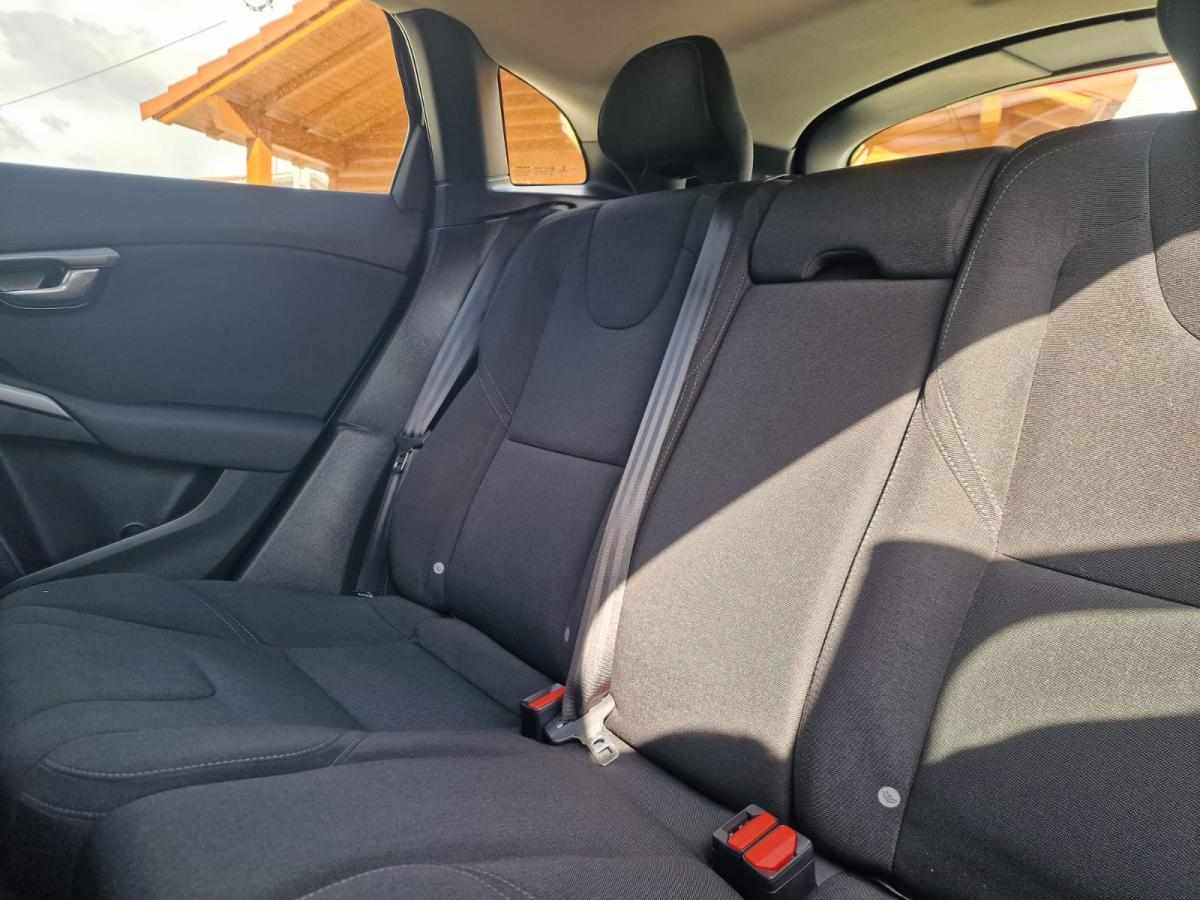 volvo-v40-d2-2018-diesel-1969cc