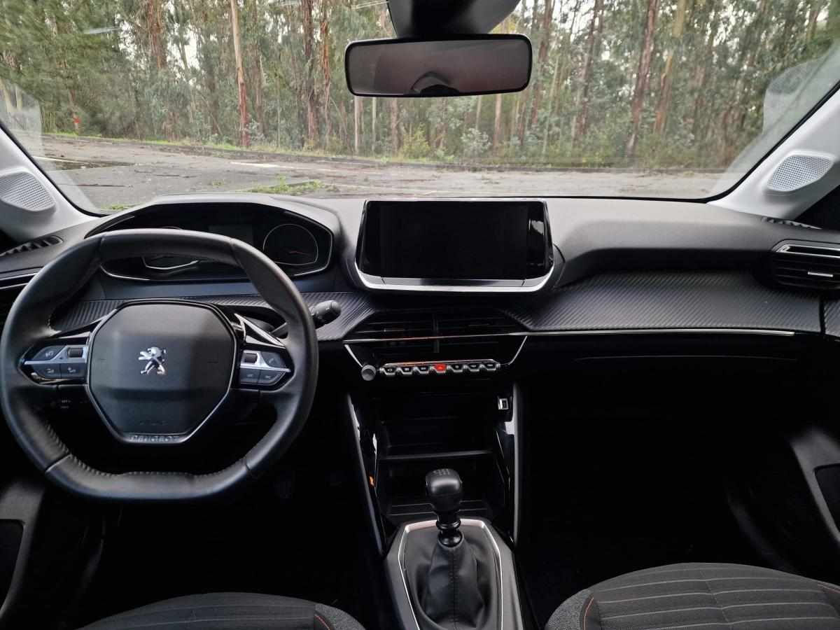 peugeot-208-1-5-102cv-2022-diesel-1499cc