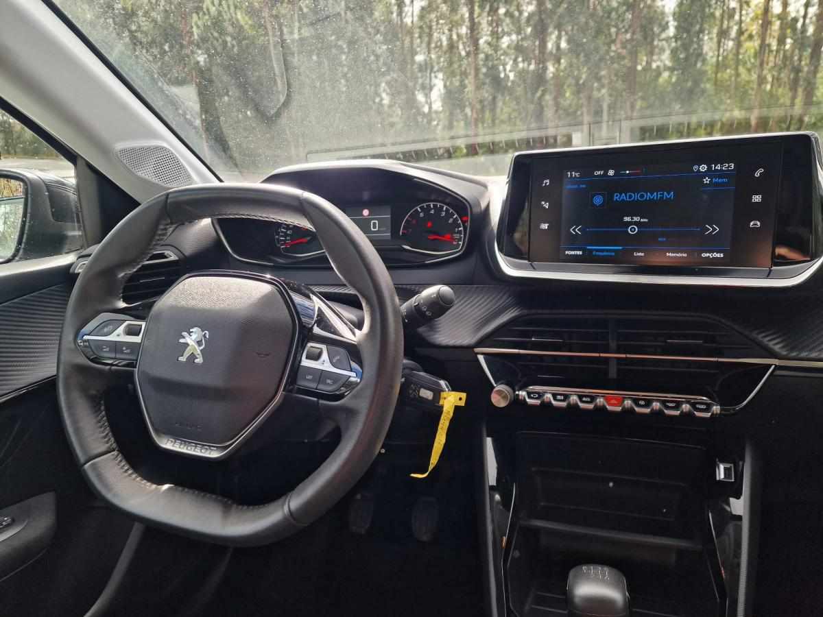 peugeot-208-1-5-102cv-2022-diesel-1499cc
