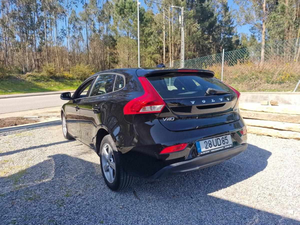 volvo-v40-d2-2018-diesel-1969cc