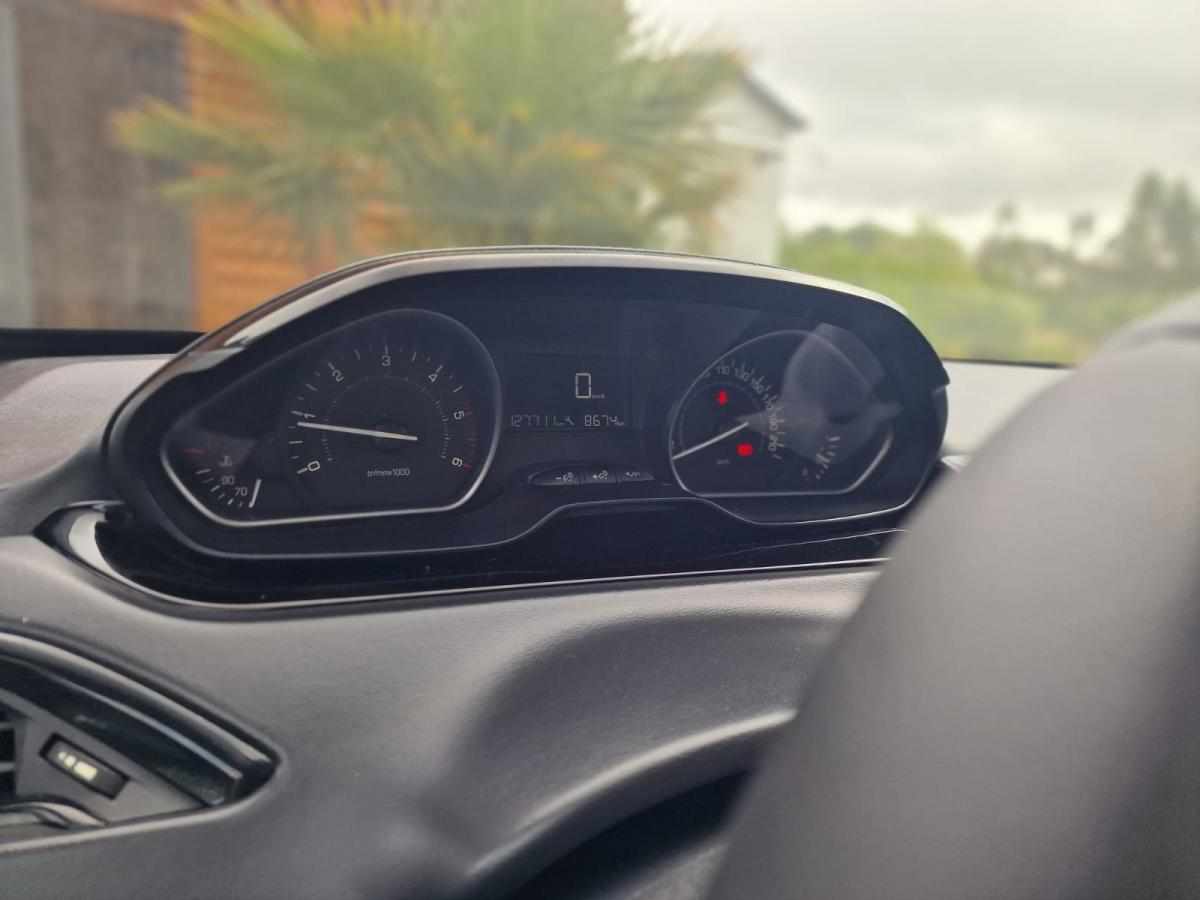 peugeot-208-1-5-102cv-2019-diesel-1499cc
