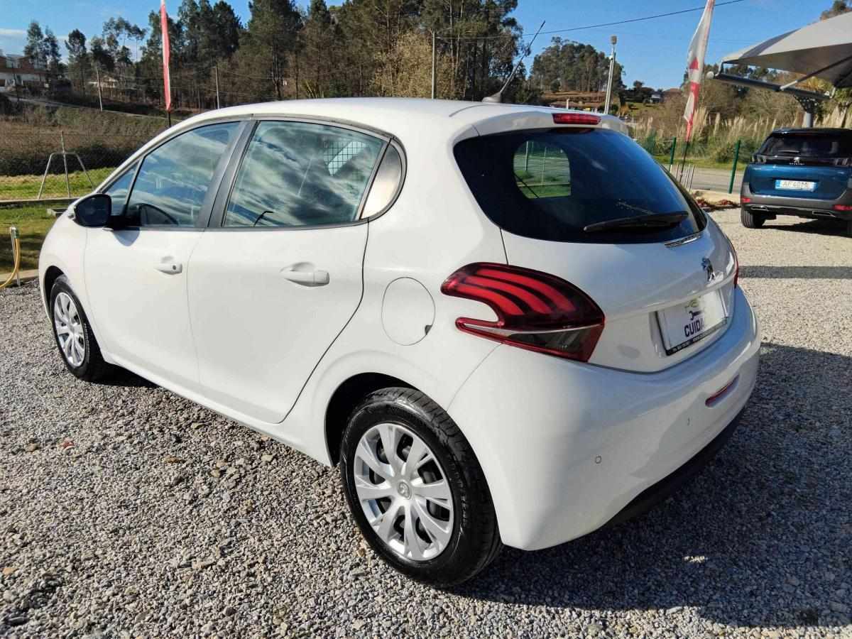 peugeot-208-1-5-102cv-2019-diesel-1499cc