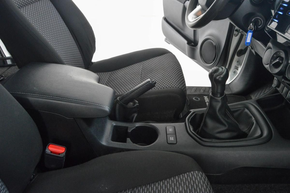 toyota-hilux-2018-diesel-2393cc