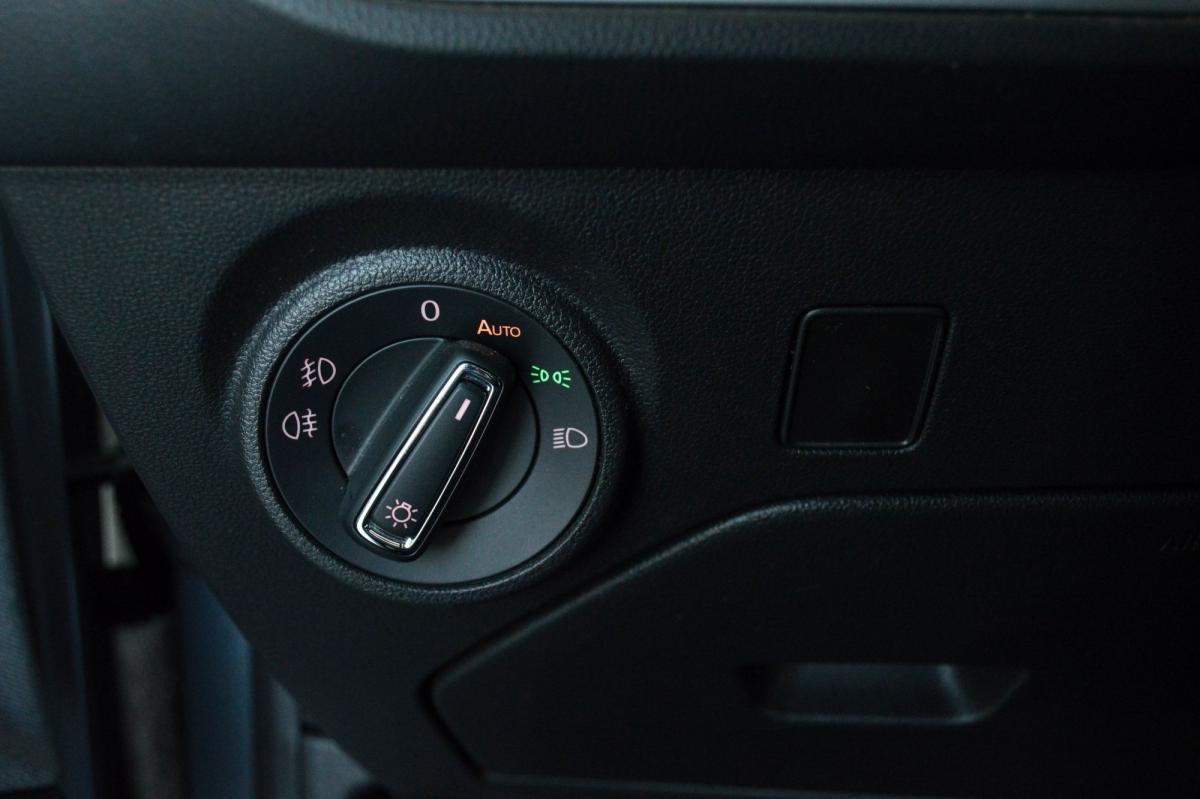 seat-leon-2019-diesel-1598cc
