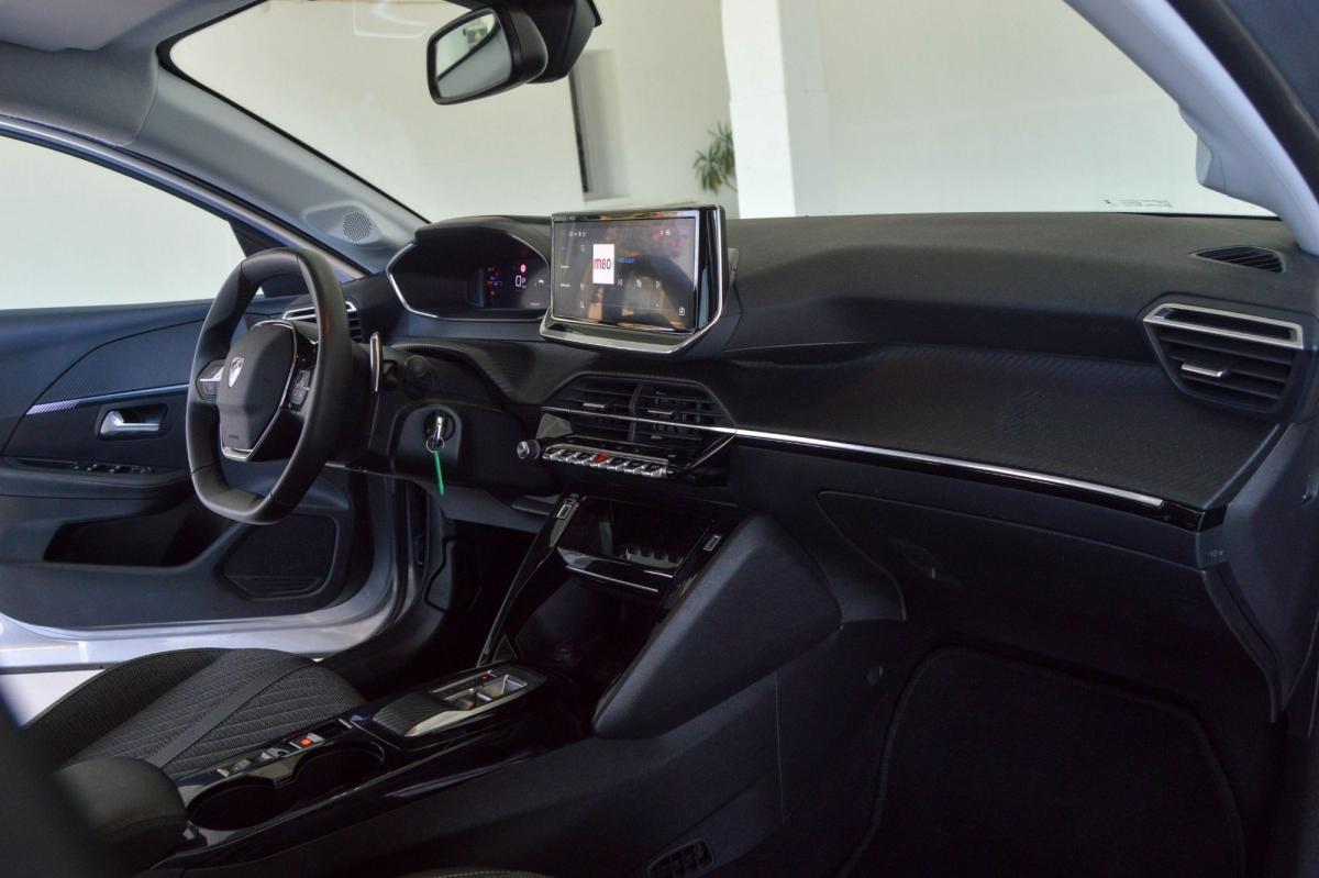 peugeot-208-2025-gasolina-1199cc