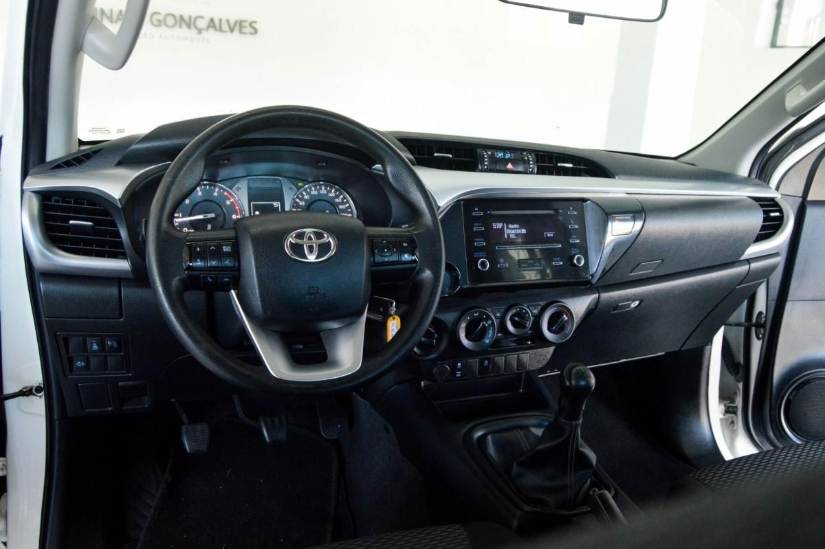 toyota-hilux-2023-diesel-2393cc