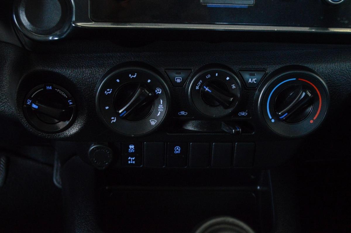 toyota-hilux-2023-diesel-2393cc