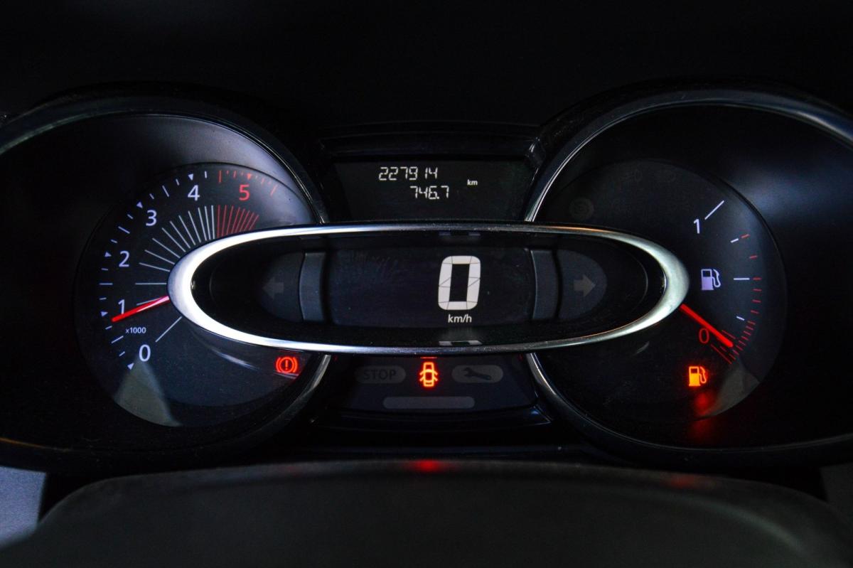 renault-clio-sport-tourer-2016-diesel-1461cc