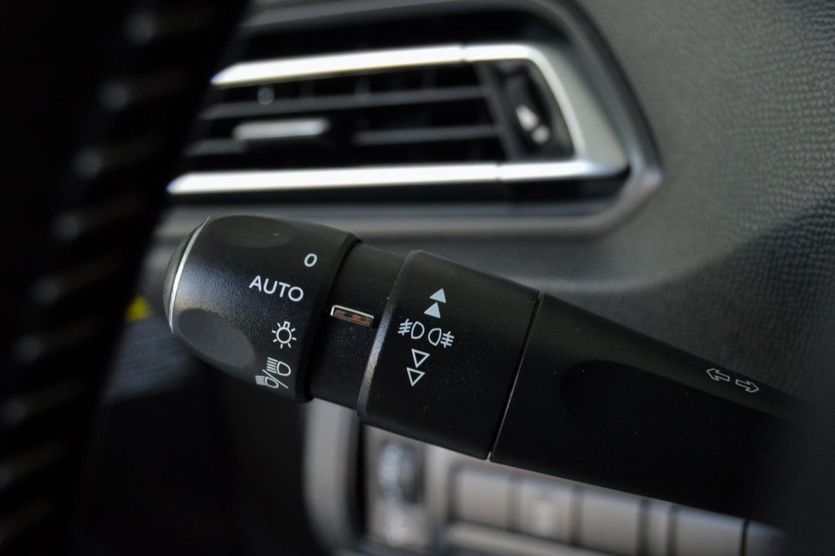 peugeot-308-sw-2020-diesel-1499cc
