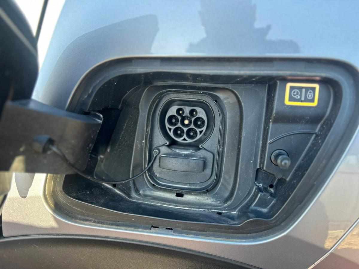 peugeot-e-2008-allure-ev-50kwh-2022-eletrico