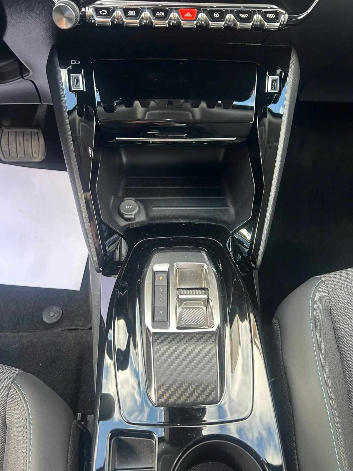 peugeot-e-2008-allure-ev-50kwh-2022-eletrico